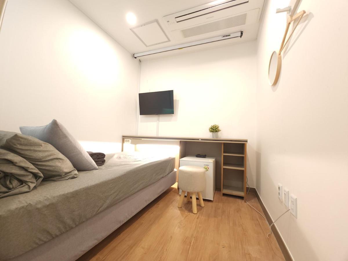 Oyo Hostel Myeongdong 2 Сеул Екстериор снимка