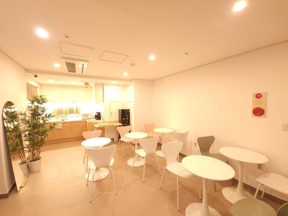 Oyo Hostel Myeongdong 2 Сеул Екстериор снимка