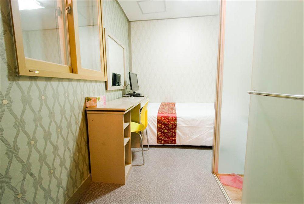 Oyo Hostel Myeongdong 2 Сеул Екстериор снимка