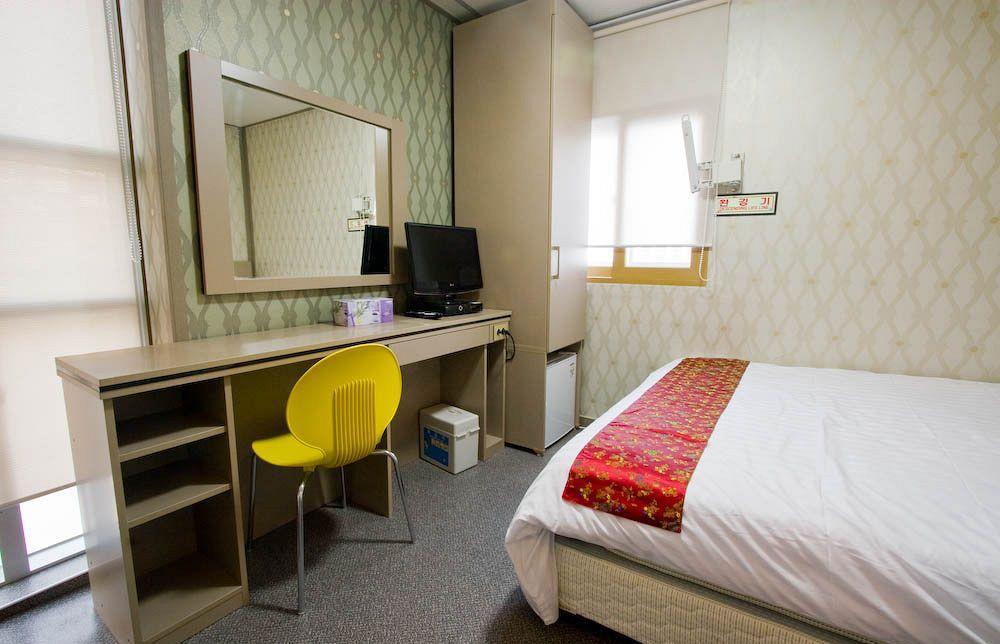 Oyo Hostel Myeongdong 2 Сеул Екстериор снимка