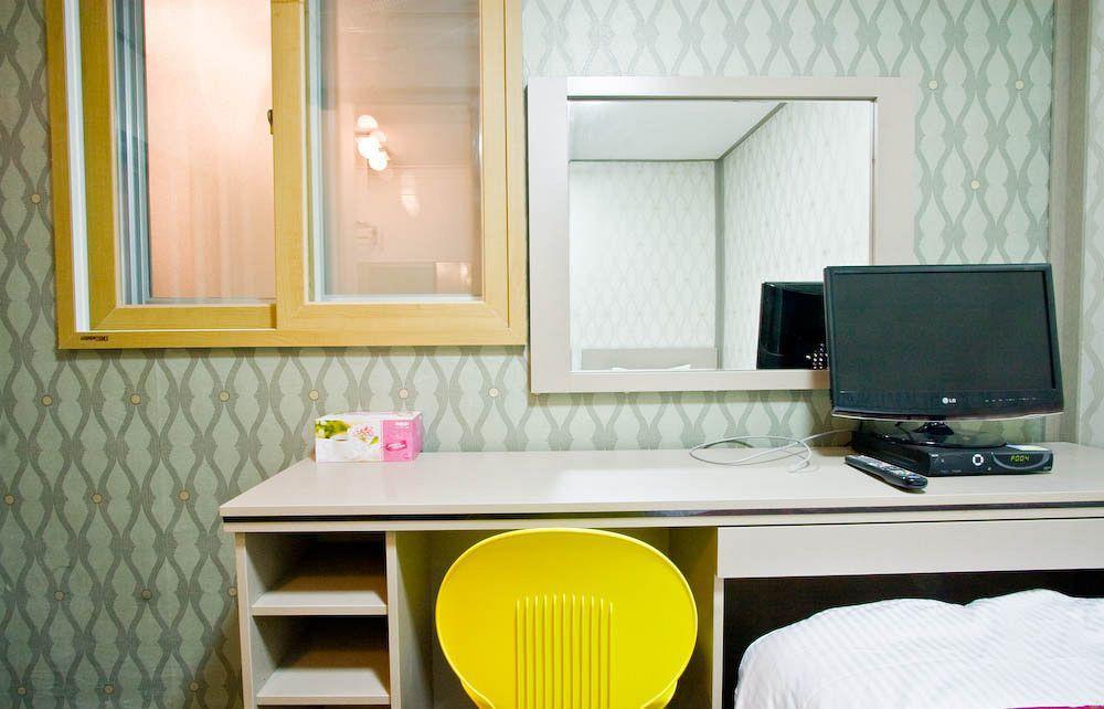Oyo Hostel Myeongdong 2 Сеул Екстериор снимка