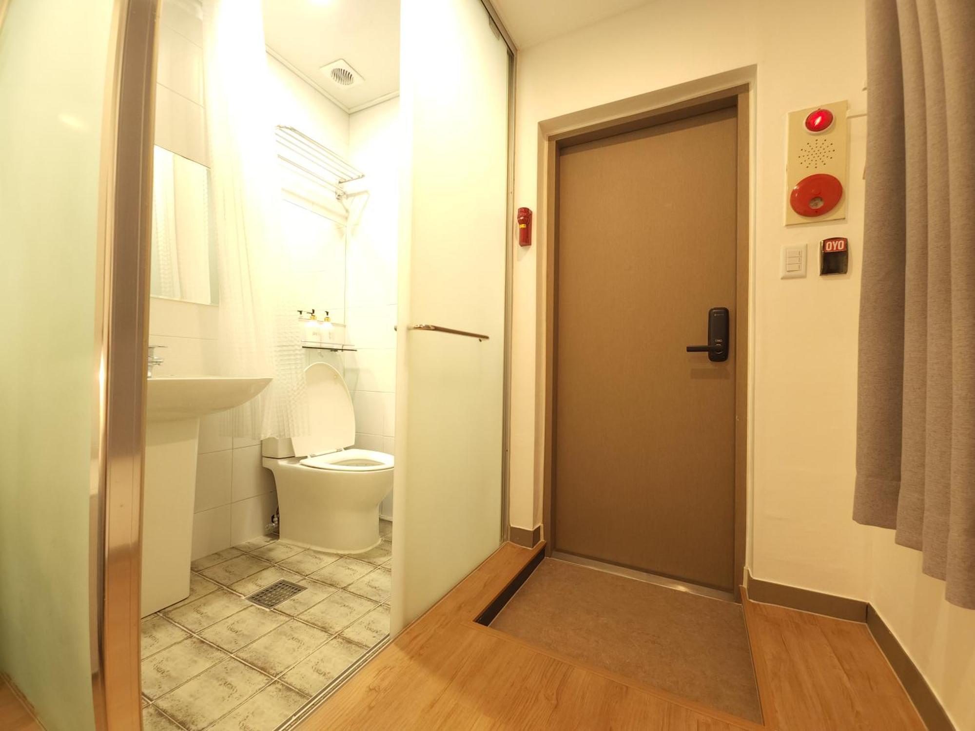 Oyo Hostel Myeongdong 2 Сеул Стая снимка