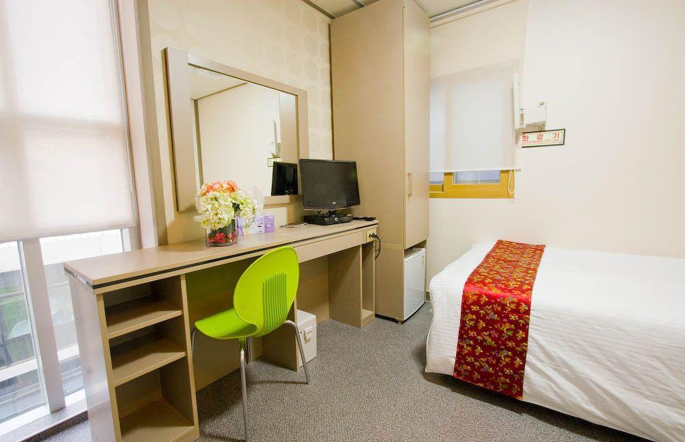 Oyo Hostel Myeongdong 2 Сеул Екстериор снимка