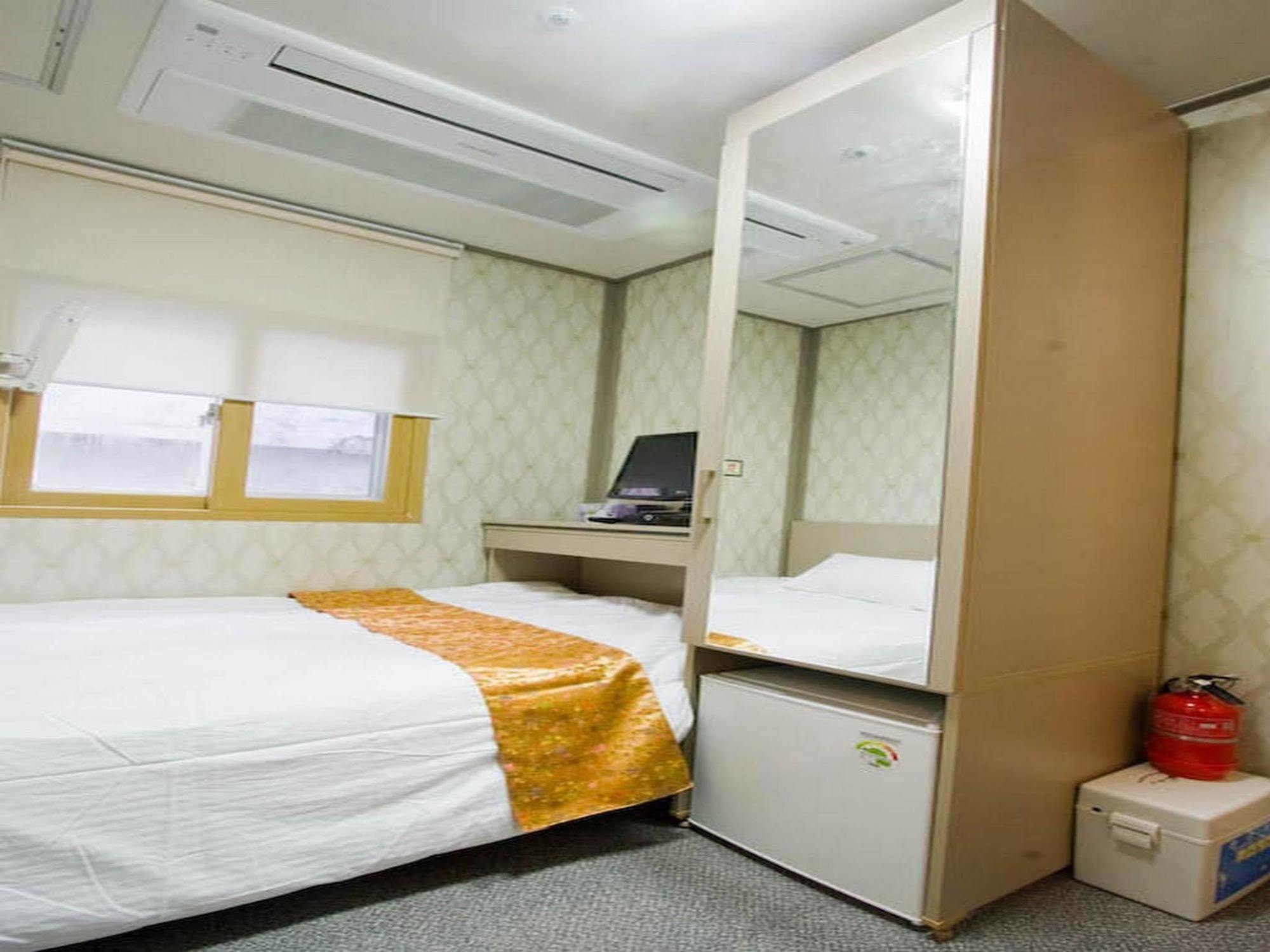 Oyo Hostel Myeongdong 2 Сеул Екстериор снимка